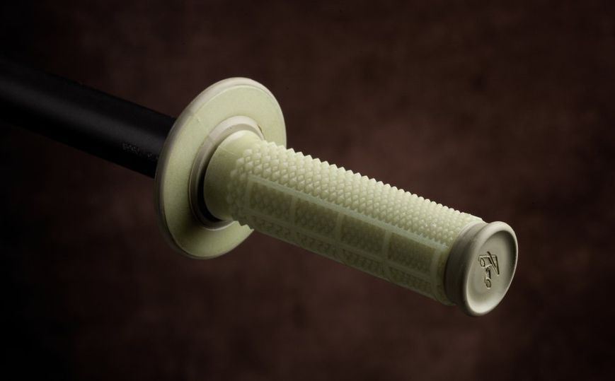 Грипсы Renthal MX Tapered Grips - Dual Compound [Kevlar], Kevlar G166 фото