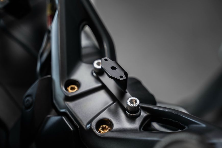 Кронштейн Chigee specific bracket для Yamaha TMAX560 MFP0213 фото
