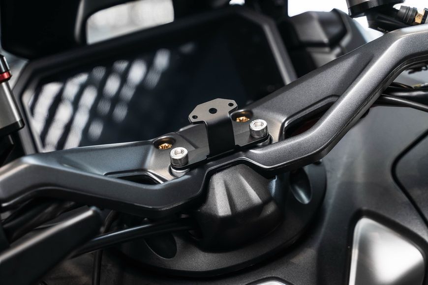 Кронштейн Chigee specific bracket для Yamaha TMAX560 MFP0213 фото