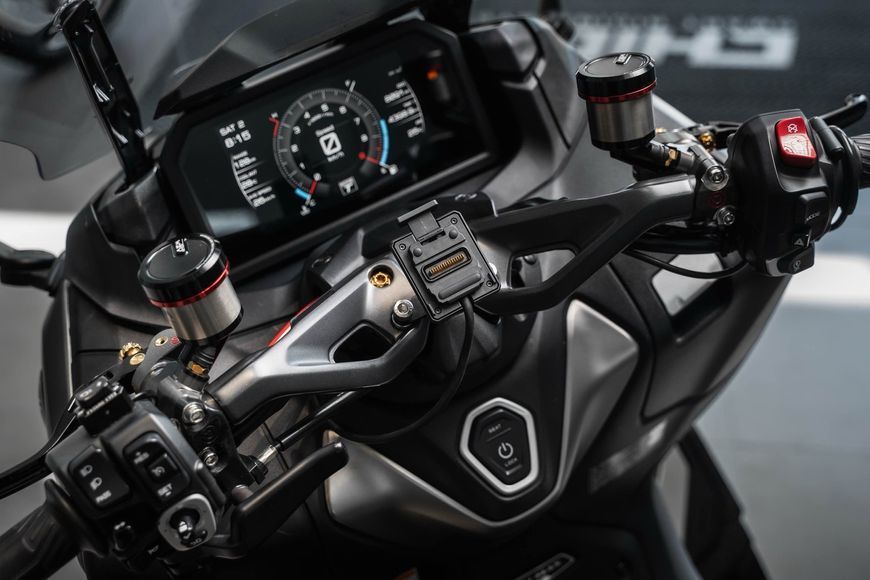 Кронштейн Chigee specific bracket для Yamaha TMAX560 MFP0213 фото