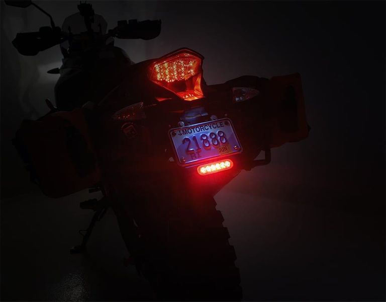Стоп-сигнал Denali Plug-&-Play B6 для выбранных мотоциклов KTM Adventure &ndash; одинарный  DNL.B6.10400 фото
